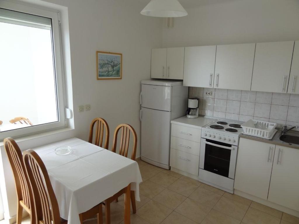 Apartments With A Parking Space Rab - 16359 Banjol Extérieur photo