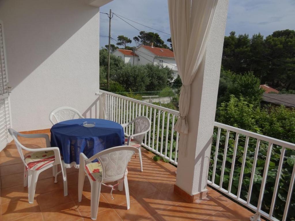 Apartments With A Parking Space Rab - 16359 Banjol Extérieur photo